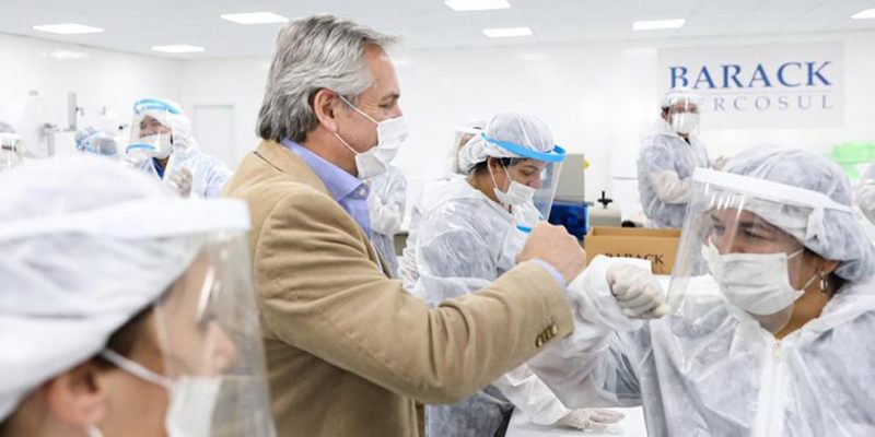 Alberto Fernández visitó una empresa automotriz